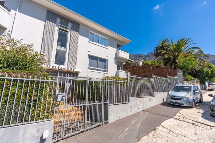 1 Bedroom Property for Sale in Vredehoek Western Cape